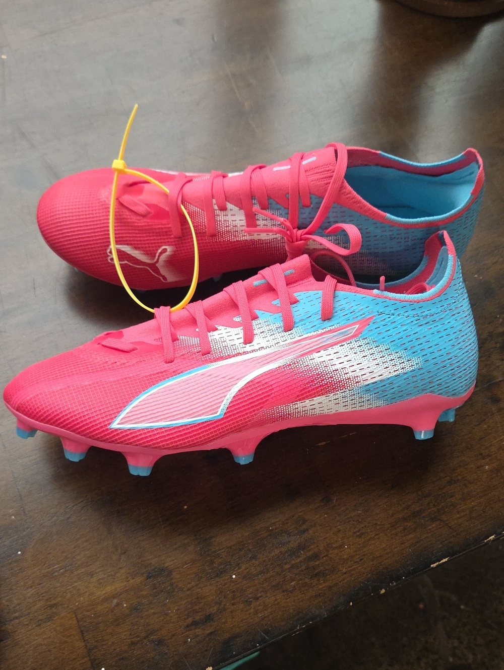 Men's Size 10 Puma Pink and Blue Soccer Cleats NEW